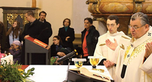 Kardinál Dominik Duka vysvětil  ve slánském klášteře nový oltář