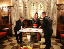 Maďarský premiér Orbán navštívil kardinála Duku