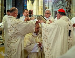 Kardinál Duka vysvětil nového pomocného biskupa