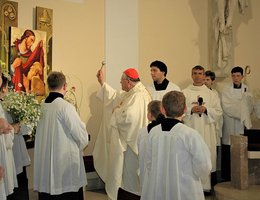 Kardinál Duka v Blansku požehnal nový komunitní dům